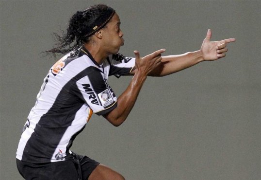 Middle East outfit Al Shabab have confirmed that they are in talks with Brazilian icon Ronaldinho over a possible move.