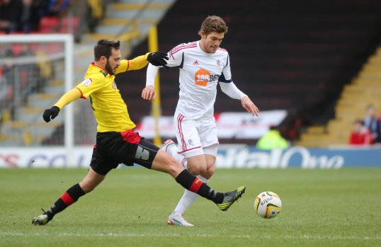 Watford defender Marco Cassetti wants to achieve promotion this season to reward the club’s “fantastic” fans.