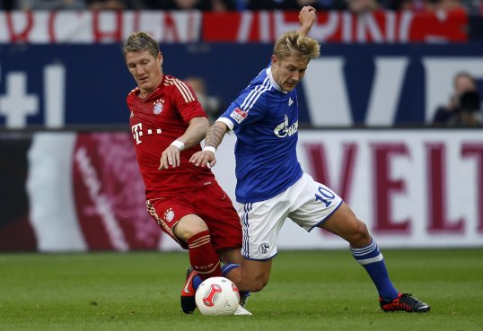 Schalke 04 midfielder Lewis Holtby has dropped an unsubtle hint that he would like to play for Arsenal in the Premier League.