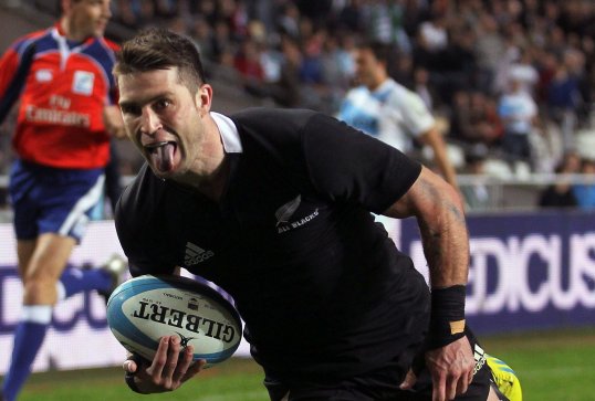 New Zealand claimed the inaugural Rugby Championship with a stunning 15-54 win over Argentina.