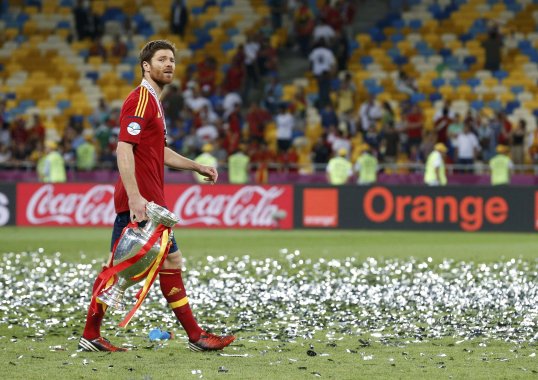 Real Madrid midfielder Xabi Alonso has been ruled out of Spain’s upcoming friendly with Uruguay after suffering a groin injury.