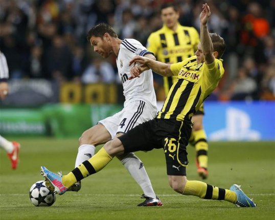 Real Madrid midfielder Xabi Alonso is a doubt for El Clasico in just over a week as he recovers from injury.