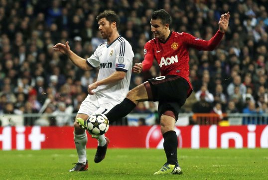Real Madrid midfielder Xabi Alonso has sent a Champions League battle cry to his team-mates, and has told them to go for the jugular against Manchester United at Old Trafford.