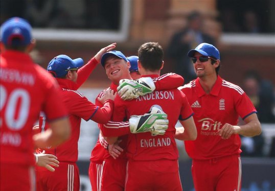England fast bowler James Anderson claimed a much needed wicket to slow New Zealand's charge towards their 228 target.