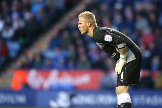Leicester City goalkeeper Kasper Schmeichel has insisted he will give his all for the club next season - despite missing out on a move to Hull City.