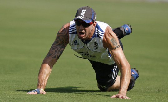 Batsman Kevin Pietersen broke a personal milestone of 15,000 first class runs as he reached 68 not out as England waded to 133 for four at tea in the fourth Test in Nagpur.