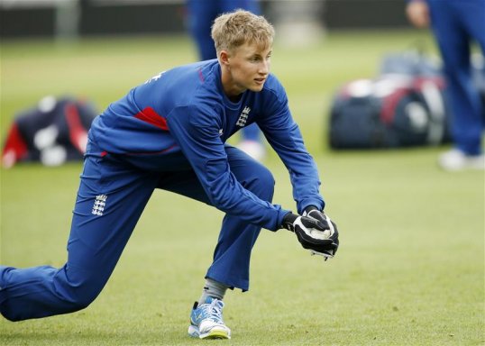 Joe Root brought up England’s 200 before bringing up his half century as the Champions Trophy hosts accelerated the run rate against Sri Lanka at The Oval.