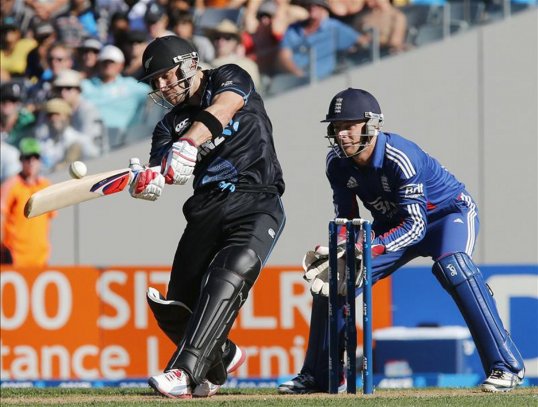 England completed a 2-1 series win over New Zealand by five wickets in the third and final one-day international in Auckland this morning.