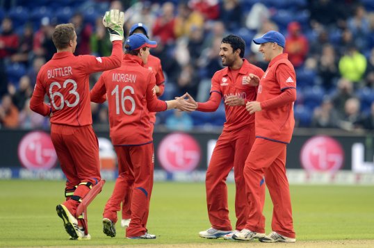 England saw off New Zealand to book their place in the semi-finals of the Champions Trophy with a 10-run win at Cardiff.