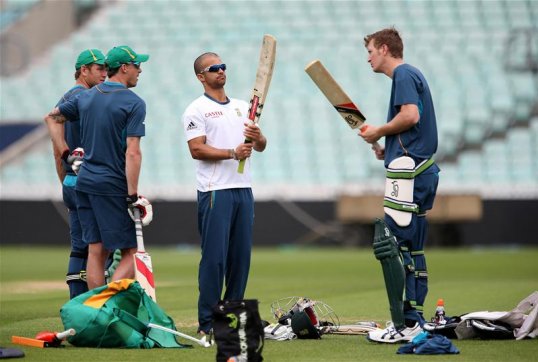 England won the toss and elected to bowl first in their Champions Trophy semi-final with South Africa at The Oval.