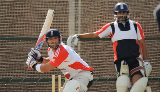 England’s Matt Prior and Ravi Bopara both failed to attract bids in the big money auction for the 2013 Indian Premier League.