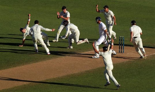 England look set for a humbling series defeat at the hands of New Zealand after finishing day four of the third and final Test in Auckland on 90-4.