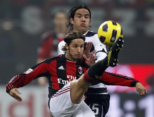 AC Milan left-back Luca Antonini has admitted that he would like to play in the Premier League amid speculation linking him with a move away from the San Siro.