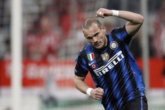 Anzhi Makhachkala boss Guus Hiddink has refused to rule out a bid for Wesley Sneijder.