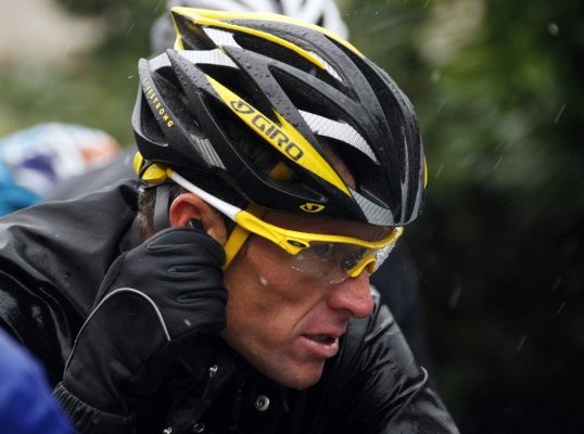 Disgraced cyclist Lance Armstrong has had his honorary doctorate taken back by an American university.