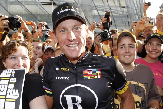 The disgraced American cyclist Lance Armstrong will be the latest celebrity chosen to be burned in effigy as part of Edenbridge's famous Bonfire Night celebration.
