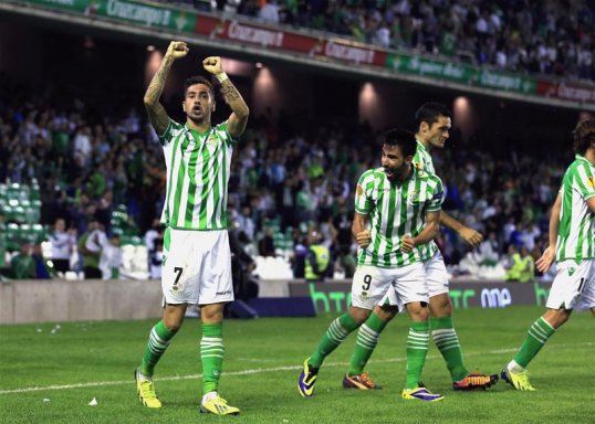 Premier League rivals Arsenal and Tottenham Hotspur are set to fight it out for the signing of Real Betis youngster Alvaro Vadillo.