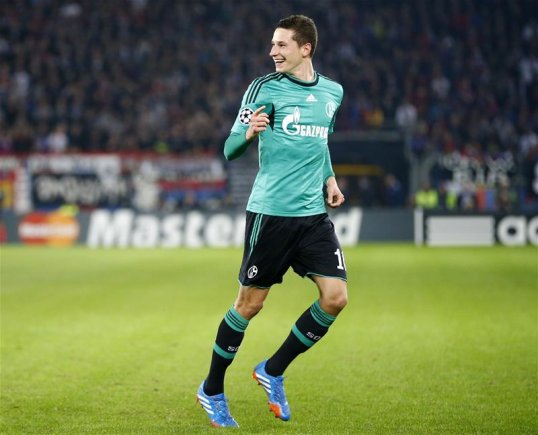 Arsenal, Chelsea and Manchester United have been told they will have to pay the full £40 million of Julian Draxler's buyout clause if they want to sign the Schalke midfielder in January.