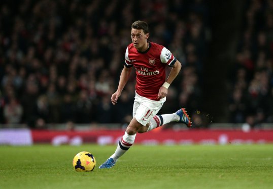 Arsenal defender Kieran Gibbs believes team-mate Mesut Ozil can inspire the club to glory this season.