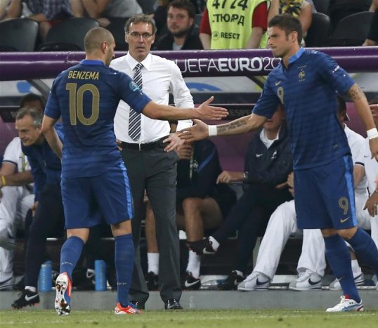 Arsenal striker Olivier Giroud is neck and neck with Karim Benzema in the race to start for France on Friday, according to the French public.