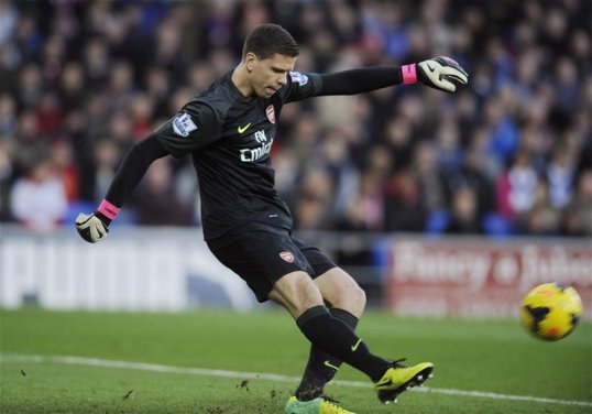 Arsenal goalkeeper Wojciech Szczesny and Hugo Lloris of Tottenham Hotspur have missed out on the nominations for Uefa's 2013 Team of the Year.