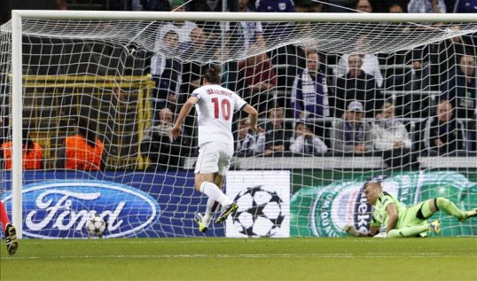 Arsenal manager Arsene Wenger has said Paris Saint-Germain striker Zlatan Ibrahimovic may be the best player in the world at the moment.