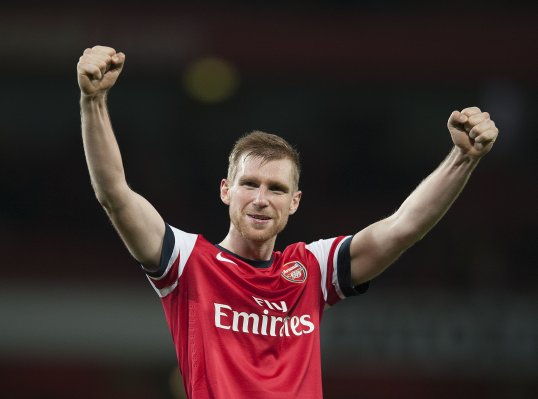 Arsenal defender Per Mertesacker is keen to sign a new contract at the Emirates Stadium.