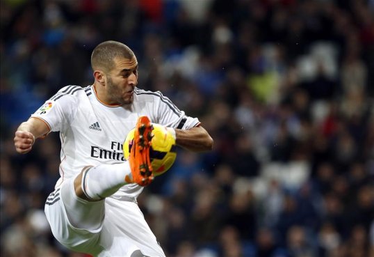 Real Madrid are facing a tough battle to keep hold of Arsenal target Karim Benzema beyond January.
