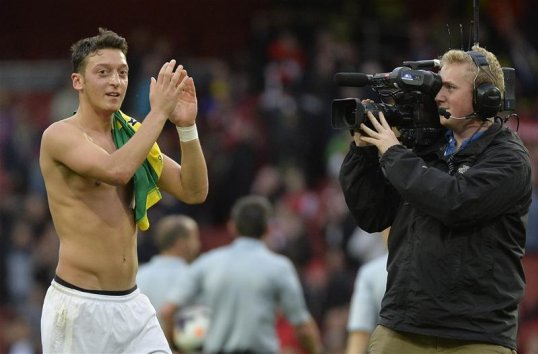 Ex-Real Madrid defender Fabio Cannavaro has admitted he was surprised to see his former club let midfielder Mesut Ozil leave this summer.