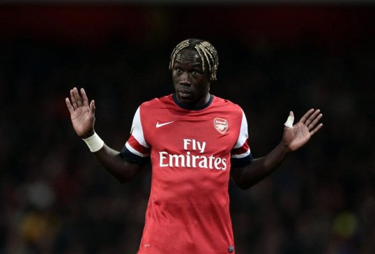 Arsenal will need to offer full-back Bacary Sagna around £100,000 and a two-year contract to keep him at the Emirates.