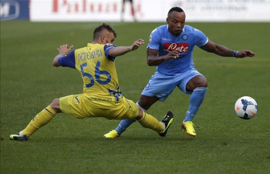 Paris Saint-Germain could switch their attention to Napoli full-back Camilo Zuniga after appearing to miss out on Bacary Sagna.