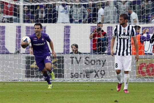 Arsenal are said to be weighing up a January move for in-form Fiorentina striker Giuseppe Rossi, formerly of Manchester United.
