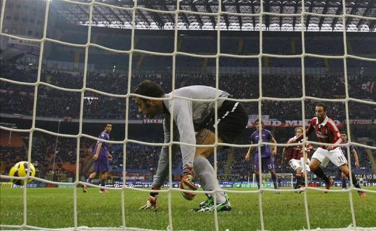 Serie A side Bologna have been linked with a move for Arsenal's on-loan goalkeeper Emiliano Viviano, Gazzetta.it reports.