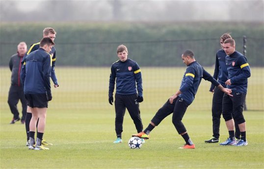 Arsenal forward Andrei Arshavin has been linked with a summer transfer move to Spanish side Sevilla.