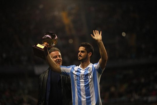 Real Madrid president Florentino Pérez is looking to bring in two Spanish players to strengthen the squad, according to reports in Spain.