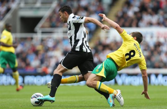 Alan Pardew’s Newcastle United will be hoping to make it three consecutive wins when they take on Norwich City in the Premier League.