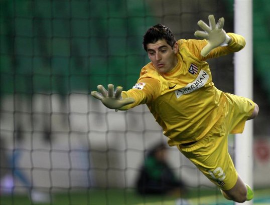 Atlético Madrid are eager to keep hold of goalkeeper Thibaut Courtois, who is currently on loan to the Spanish Primera side from Chelsea.