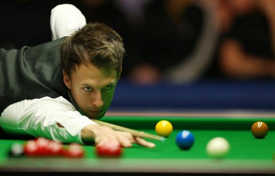 The world no 2 Judd Trump suffered a shock defeat at the hands of Graeme Dott in the quarter-final of the Masters.
