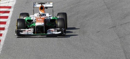 Force India’s Adrian Sutil is leading the Australian Grand Prix again after 40 laps at Albert Park in Melbourne but has made a pit stop less than Kimi Räikkönen of Lotus in second.