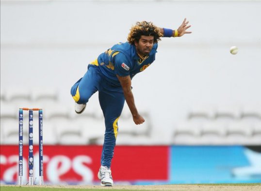 Australia won the toss and elected to bowl first in their must win Champions Trophy match with Sri Lanka at The Oval which determines who joins England in the semi-finals.