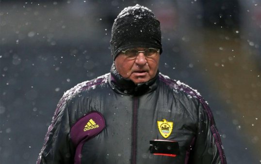 The Australian Football Federation have hinted at approaching ex-Socceroos boss Guus Hiddink to fill the managerial vacancy.