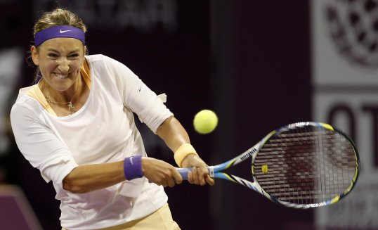 World number one Victoria Azarenka has beaten Sara Errani 6-2, 6-2 to reach the semi-finals of the Qatar Open.