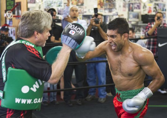 Renowned boxing trainer Freddie Roach has fired warning shots at British boxer Amir Khan as their once amicable split turns nasty.