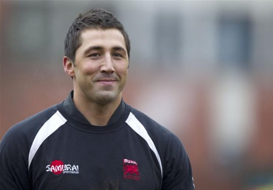 Bath Rugby have opened negotiations with London Welsh fly-half Gavin Henson over a move to The Recreation Ground.