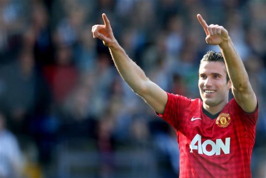 Manchester United striker Robin van Persie and Tottenham Hotspur forward Gareth Bale are to battle it out for Uefa's Best Player in Europe award.