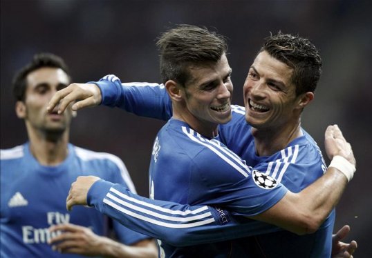 Real Madrid winger Gareth Bale has heaped praise on his team-mate Cristiano Ronaldo, and dismissed speculation that there is a rivalry between the two.