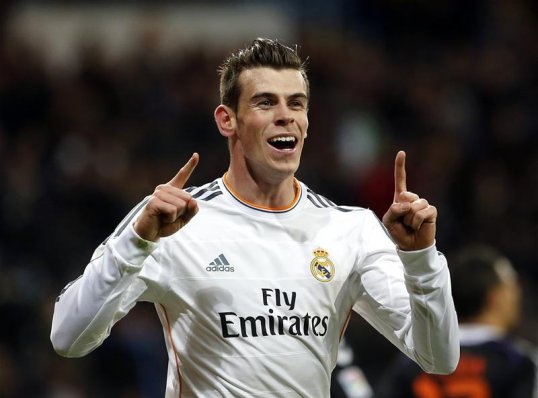 Gareth Bale scored Real Madrid's first headed goal in a month as his side defeated Real Vallodolid 4-0 at the weekend.