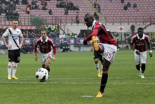 AC Milan manager Massimiliano Allegri has hailed the behaviour of forward Mario Balotelli since he made his switch to the Serie A club.