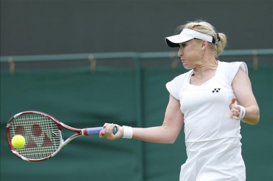 Britain’s Elena Baltacha is out of Wimbledon at the first hurdle after losing to Italian Flavia Pennetta.