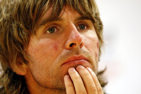 Barnsley have signed Northern Ireland winger Paddy McCourt.
